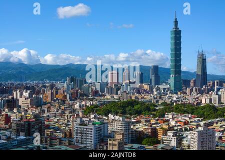 Taipei, Taiwan - August 7, 2016: dicht besiedelte Stadt Skyline von Taipeh, der Hauptstadt von Taiwan Stockfoto