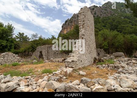 Ruinen der antiken Stadt Olympos im Dorf Cirali in Antalya, Türkei Stockfoto