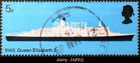 Transatlantikkönigin Elizabeth auf britischer Briefmarke Stockfoto