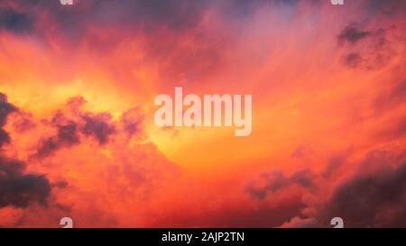 Orange roten Himmel Estland Stockfoto