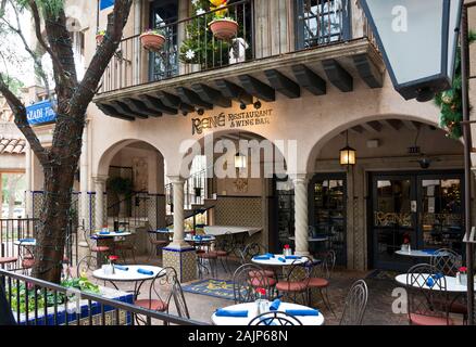 Sedona, Arizona: Rene Restaurant & Weinbar in Tlaquepaque Kunst & Shopping Village. Stockfoto