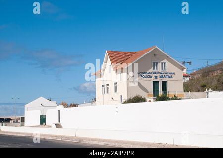 Maritime Polizei an der Lagune bei Foz Do Arelho eine Gemeinde (freguesia) im Kreis von Caldas da Rainha, Portugal. Stockfoto