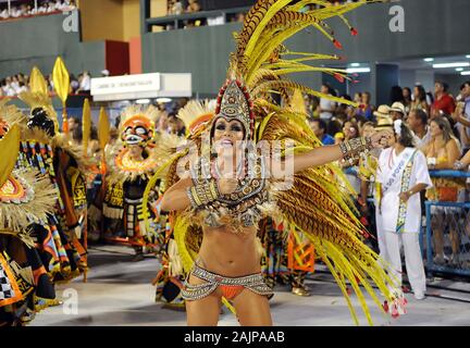 Rio de Janeiro, Brasilien, 16. Februar 2012. Parade der Sambaschulen in Rio de Janeiro Karneval, am Sambadrome, in der Stadt von Rio de Janeir Stockfoto