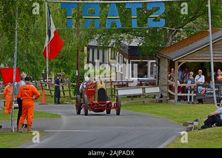 Der als "Biest von Turin" bekannte FIAT S76 wird auf Dem Prescott Hill Climb in Gloucestershire ausgestellt Stockfoto