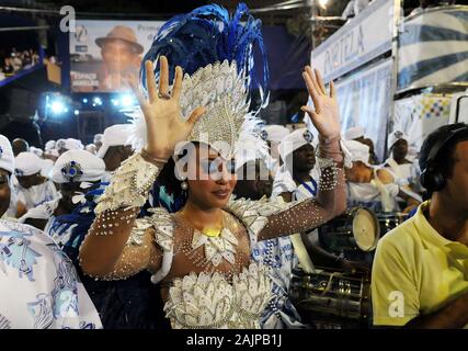 Rio de Janeiro, Brasilien, 16. Februar 2012. Parade der Sambaschulen in Rio de Janeiro Karneval, am Sambadrome, in der Stadt von Rio de Janeir Stockfoto