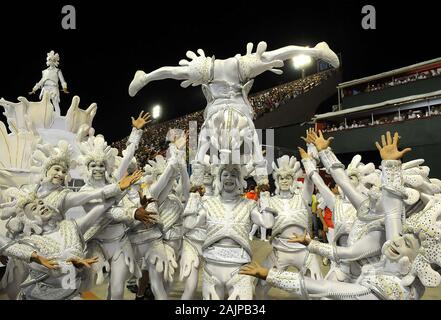 Rio de Janeiro, Brasilien, 16. Februar 2012. Parade der Sambaschulen in Rio de Janeiro Karneval, am Sambadrome, in der Stadt von Rio de Janeir Stockfoto