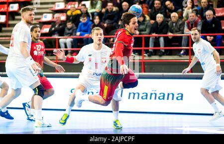 Torrelavega, Spanien. 5. Januar, 2020. Antonio Areia (Portugal) Schüsse der Kugel während Handball Match der Internationalen Memory 'Domingo Barcenas" zwischen Portugal und Polen im Sportzentrum Vicente Trueba am 5. Januar in Torrelavega, Spanien 2020. © David Gato/Alamy leben Nachrichten Stockfoto