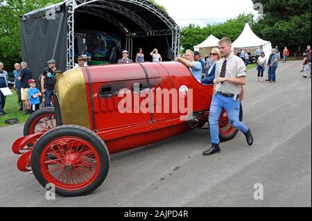 Der als "Biest von Turin" bekannte FIAT S76 wird auf Dem Prescott Hill Climb in Gloucestershire ausgestellt Stockfoto