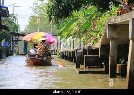 Stilt Haus in der Nähe des Damnoen Saduak Floating Market in Bangkok, Thailand Stockfoto