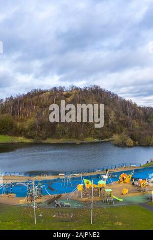 Luftaufnahme des Hanley Forest Park, Central Forest Park, Hanley Park, großer Park und Waldgebiet in Stoke on Trent Staffordshire, Angelsee Stockfoto