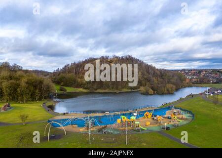 Luftaufnahme des Hanley Forest Park, Central Forest Park, Hanley Park, großer Park und Waldgebiet in Stoke on Trent Staffordshire, Angelsee Stockfoto