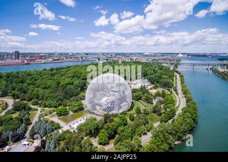 Luftaufnahme von Montreal Stadtbild einschließlich der Biosphäre geodätischen Kuppel und Jacques Cartier Brücke in Montreal, Quebec, Kanada. Stockfoto