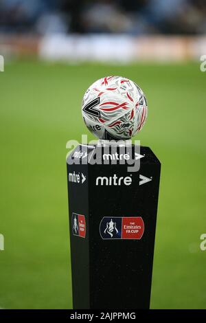 Manchester, Großbritannien. 4. Januar 2020. Der FA Cup Spielball der Etihad Stadium, die Heimat von Manchester City FC. Stockfoto