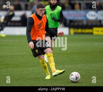 Burton Upon Trent, Großbritannien. 05 Jan, 2020. Burton Albion gegen Northampton Town; Reece Hutchinson von Burton Albion während des Warm-up, Streng redaktionelle Verwendung. Keine Verwendung mit nicht autorisierten Audio-, Video-, Daten-, Spielpläne, Verein/liga Logos oder "live" Dienstleistungen. On-line-in-Match mit 120 Bildern beschränkt, kein Video-Emulation. Keine Verwendung in Wetten, Spiele oder einzelne Verein/Liga/player Publikationen Quelle: Aktion Plus Sport Bilder/Alamy leben Nachrichten Stockfoto