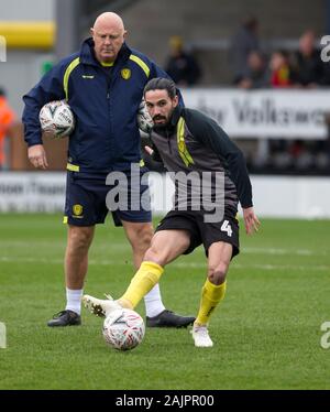 Burton Upon Trent, Großbritannien. 05 Jan, 2020. Burton Albion gegen Northampton Town; Ryan Edwards von Burton Albion während des Warm-up, Streng redaktionelle Verwendung. Keine Verwendung mit nicht autorisierten Audio-, Video-, Daten-, Spielpläne, Verein/liga Logos oder "live" Dienstleistungen. On-line-in-Match mit 120 Bildern beschränkt, kein Video-Emulation. Keine Verwendung in Wetten, Spiele oder einzelne Verein/Liga/player Publikationen Quelle: Aktion Plus Sport Bilder/Alamy leben Nachrichten Stockfoto