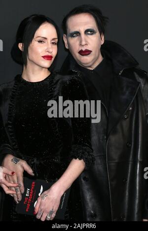 Los Angeles, CA. Am 4. Januar, 2020. Lindsay Usich und Marilyn Manson in der Ankunftshalle für die 13. jährlichen Kunst von Elysium himmel Gala, Hollywood Palladium, Los Angeles, CA 4. Januar 2020. Credit: Priscilla Grant/Everett Collection/Alamy leben Nachrichten Stockfoto