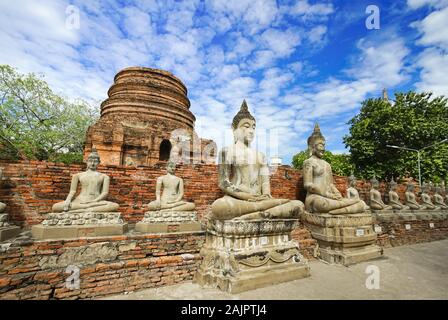 Schöne Szene von Wat Yai Chai Mongkhon (oder mongkhol), Ayuthaya, Thailand. Stockfoto