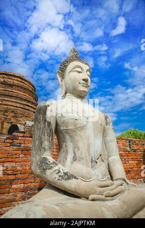 Schöne Szene von Wat Yai Chai Mongkhon (oder mongkhol), Ayuthaya, Thailand. Stockfoto