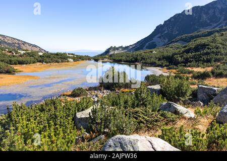 Herbst Landschaft von Fischen (Ribni) Seen, Pirin-gebirge, Bulgarien Stockfoto