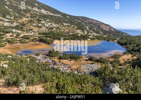 Herbst Landschaft von Fischen (Ribni) Seen, Pirin-gebirge, Bulgarien Stockfoto