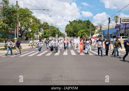 Die Gläubigen in das Licht der Welt eine Parade durch die Straßen der Stadt. Guadalajara, Jalisco. Mexiko Stockfoto