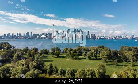 Blick auf die Skyline von Toronto, Ontario See und Zentrum der Insel in Toronto, Ontario, Kanada. Stockfoto