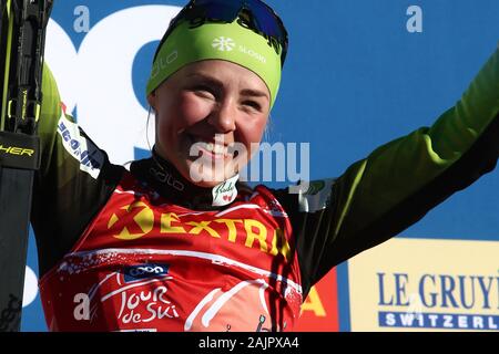 Val di Fiemme, Italien. 05 Jan, 2020. FIS Langlauf Weltcup - Tour de ski 2020 in Val di Fiemme, Italien am 5. Januar 2020; letzte Steigung, Norwegens Therese Johaug (NOR) gewinnt die Tour. In aktion Anamarija Lampic (SLO). Credit: Cal Sport Media/Alamy leben Nachrichten Stockfoto