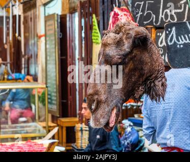 Kamel Fleisch auf dem lokalen Markt, Fes, Marokko. Mit selektiven Fokus Stockfoto