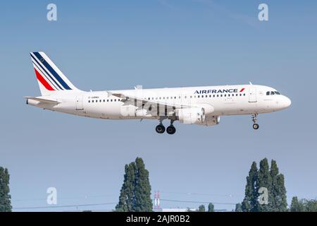 Paris, Frankreich, 16. August 2018: Air France Airbus A320 Flugzeug am Flughafen Paris-Orly (ORY) in Frankreich. Airbus ist ein Hersteller von Flugzeugen aus Toulou Stockfoto