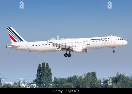 Paris, Frankreich, 16. August 2018: Air France Airbus A321 Flugzeug am Flughafen Paris-Orly (ORY) in Frankreich. Airbus ist ein Hersteller von Flugzeugen aus Toulou Stockfoto