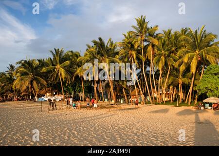 Tropical Beach in einem warmen Sommer Sonnenuntergang. San Pancho, Nayarit. Mexiko Stockfoto