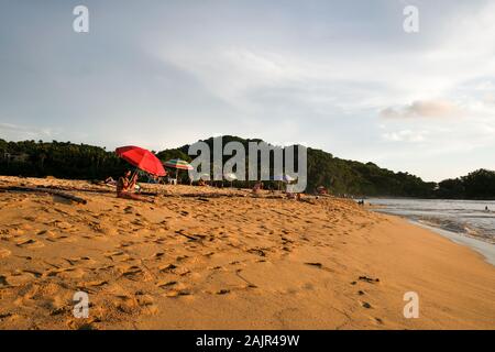 Tropical Beach in einem warmen Sommer Sonnenuntergang. San Pancho, Nayarit. Mexiko Stockfoto