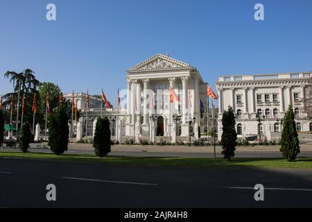 Frontale Außenansicht Gebäude der Regierung der Republik Mazedonien in der Stadt Skopje, Republik Mazedonien Stockfoto