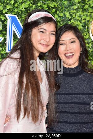 BEVERLY HILLS, Ca - 04 Januar: keara Kiyomi Hedican (L) und Kristi Yamaguchi die 7. jährliche Gold erfüllt Golden Virginia Robinson Gärten und Immobilien am 04 Januar, in Los Angeles, Kalifornien 2020 teilnehmen. Stockfoto