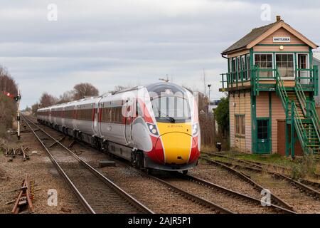 LNER Hitachi 801 Azuma Bi-Zug, der auf Dieselmotor Stockfoto