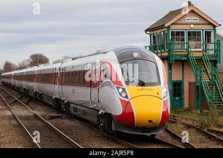 LNER Hitachi 801 Azuma Bi-Zug, der auf Dieselmotor Stockfoto