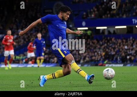 London, Großbritannien. 05 Jan, 2020. Reece James von Chelsea in Aktion. Die Emirate FA Cup, 3.Runde, Chelsea v Nottingham Forest an der Stamford Bridge in London am Sonntag, den 5. Januar 2020. Dieses Bild dürfen nur für redaktionelle Zwecke verwendet werden. Nur die redaktionelle Nutzung, eine Lizenz für die gewerbliche Nutzung erforderlich. Keine Verwendung in Wetten, Spiele oder einer einzelnen Verein/Liga/player Publikationen. pic von Steffan Bowen/Credit: Andrew Orchard sport Fotografie/Alamy leben Nachrichten Stockfoto