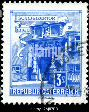 Poltawa, Ukraine - 2. Januar 2020. Vintage Briefmarke in Österreich ca. 1962 zeigen architektonische Denkmäler gedruckt Stockfoto