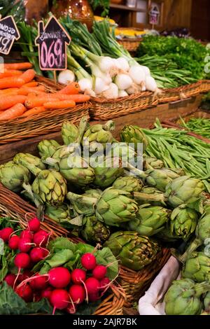 Gemüse in einem Geschäft Stockfoto