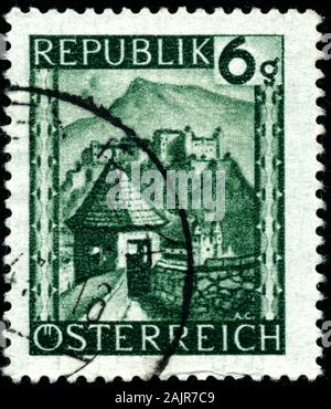 Poltawa, Ukraine - 2. Januar 2020. Vintage Briefmarke in Österreich ca. 1945 zeigen Landschaften gedruckt Stockfoto