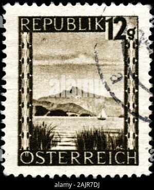 Poltawa, Ukraine - 2. Januar 2020. . Vintage Briefmarke in Österreich ca. 1945 zeigen Landschaften gedruckt Stockfoto