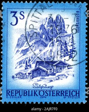 Poltawa, Ukraine - 2. Januar 2020. Vintage Briefmarke in Österreich ca. 1974 zeigen Landschaften gedruckt Stockfoto