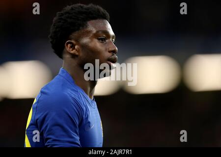 Stamford Bridge, London, UK. 5 Jan, 2020. Für den englischen FA Cup Fußball, Chelsea gegen Nottingham Forest; Tariq Lamptey von Chelsea - Streng redaktionelle Verwendung. Keine Verwendung mit nicht autorisierten Audio-, Video-, Daten-, Spielpläne, Verein/liga Logos oder "live" Dienstleistungen. On-line-in-Match mit 120 Bildern beschränkt, kein Video-Emulation. Keine Verwendung in Wetten, Spiele oder einzelne Verein/Liga/player Publikationen Quelle: Aktion plus Sport/Alamy leben Nachrichten Stockfoto