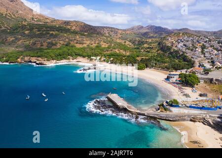 Luftaufnahme von Tarrafal Strand auf der Insel Santiago in Kap Verde - Cabo Verde Stockfoto