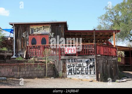 Meine Welle Taverne, Madrid, ehemalige Bergbaustadt in den Bergen von Ortiz, Türkis-Trail, New Mexico, USA Stockfoto