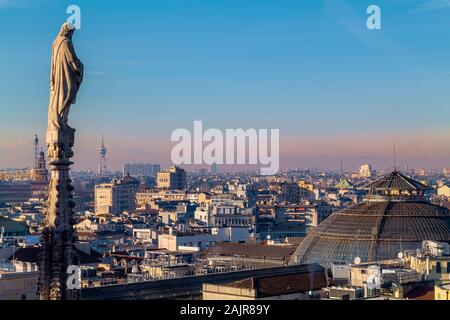 Mailand Italien. Das stadtbild von den Turmspitzen der Kathedrale Duomo Stockfoto