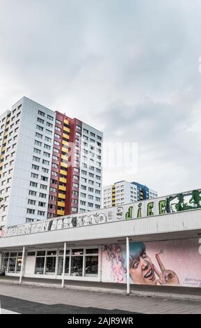 Ehemaligen ostdeutschen Plattenbau Wohngebäude Stockfoto