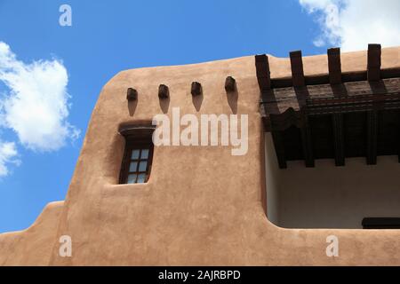 New Mexico Museum für Kunst (ehemals das Museum der Schönen Künste), Adobe Architektur, Santa Fe, New Mexico, USA Stockfoto