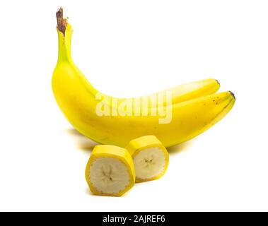 Bananen, die isoliert auf weißem Hintergrund Stockfoto