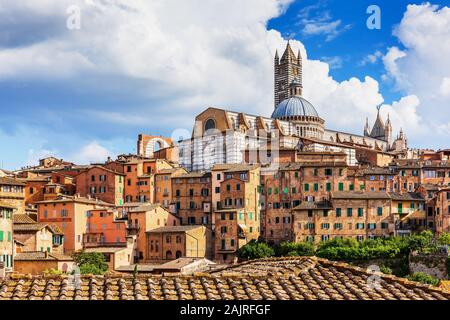 Siena, Italien. Die mittelalterliche Stadt Siena in der südlichen Toskana, Italien Stockfoto